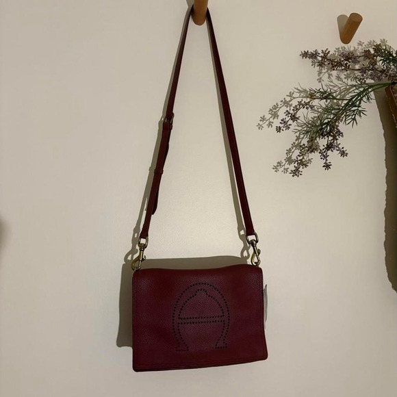 VINTAGE, NWT Etienne Aigner Burgundy Leather Crossbody - Picture 3 of 8